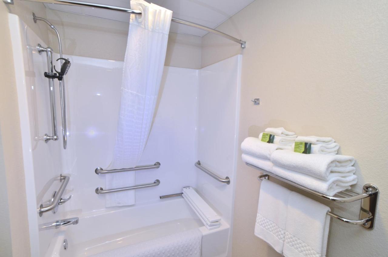 Cobblestone Inn & Suites - Manning Εξωτερικό φωτογραφία